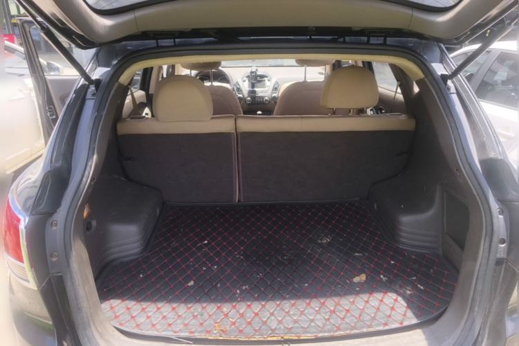 Used Hyundai ix35 2010 2.0L Manual Two-Wheel Drive New Edition GL Trunk