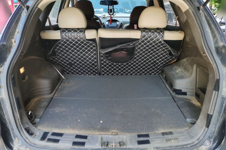 Used Hyundai ix35 2010 2.0L Automatic Two-Wheel Drive New Edition GL Trunk
