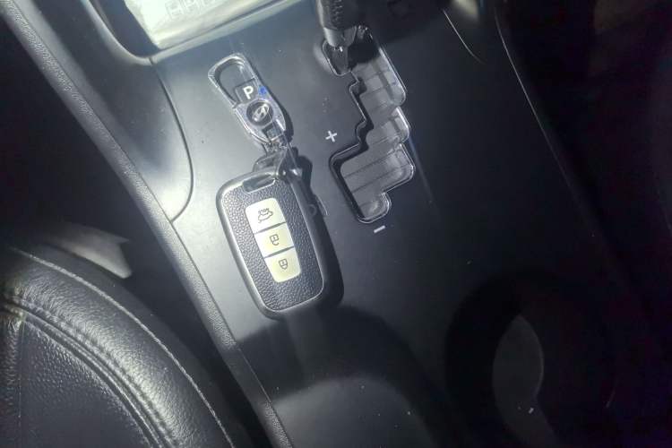 Used Hyundai ix35 2010 2.4L Automatic 2WD Prestige GLS Trim Vehicle Key