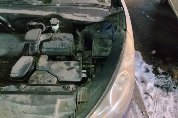 Used Hyundai ix35 2010 2.0L Automatic 4x4 Premium GLS Trim Engine Bay Left