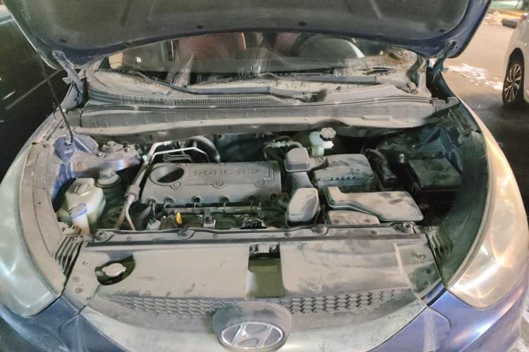 Used Hyundai ix35 2010 2.0L Automatic 4x4 Premium GLS Trim Engine Bay