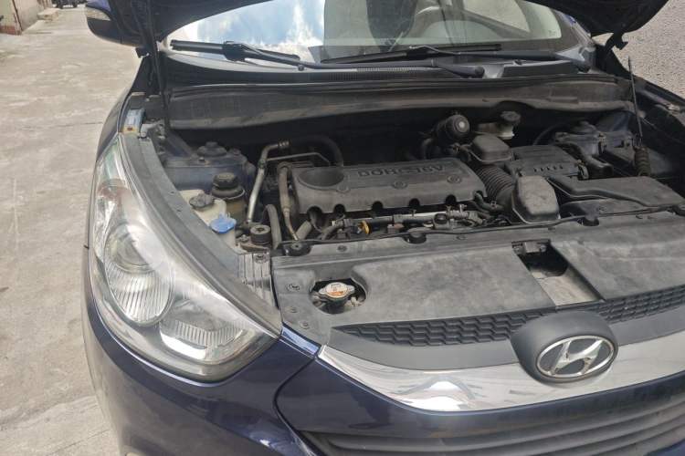 Used Hyundai ix35 2010 2.0L Automatic Two-Wheel Drive Elite Edition GLS Engine Bay Right