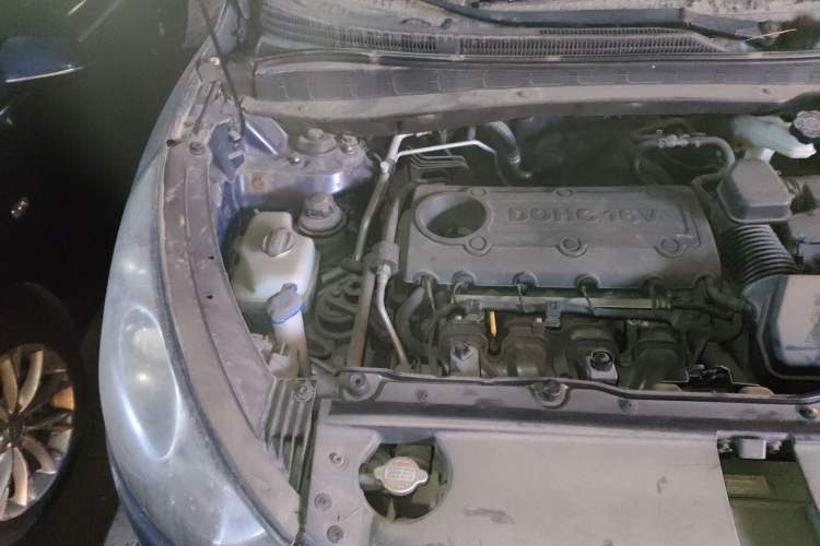 Used Hyundai ix35 2010 2.0L Automatic 4x4 Premium GLS Trim Engine Bay Right