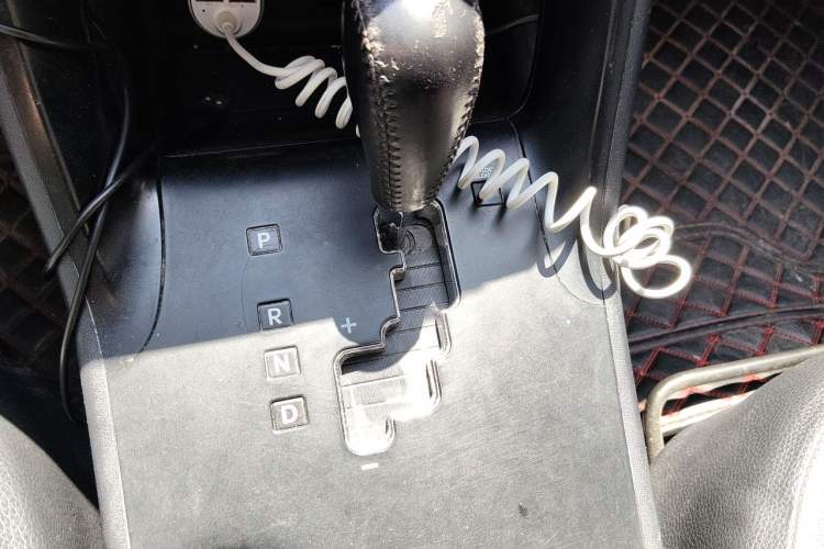 Used Hyundai ix35 2010 2.0L Automatic Two-Wheel Drive Elite Edition GLS Gear Lever