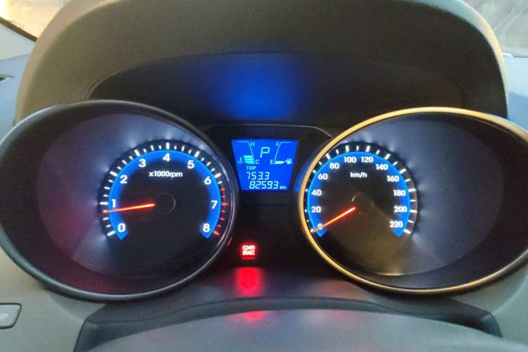 Used Hyundai ix35 2010 2.0L Automatic 4x4 Premium GLS Trim Instrument Cluster