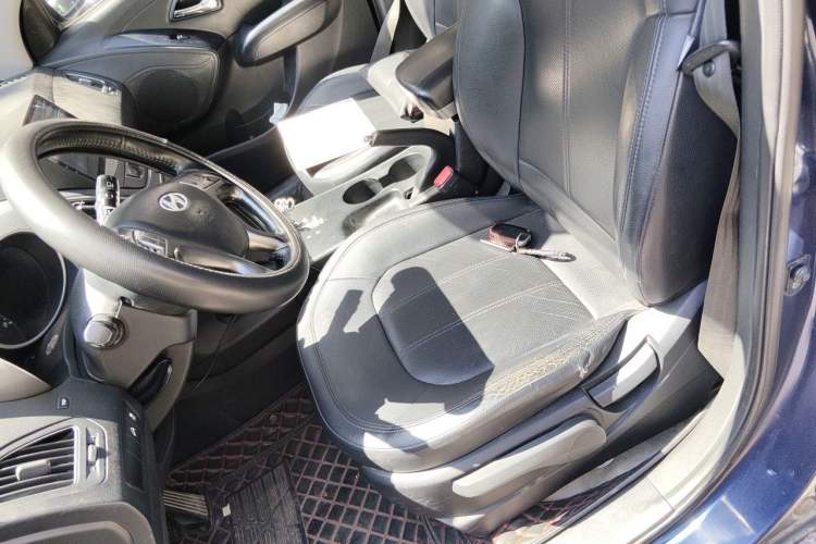Used Hyundai ix35 2010 2.0L Automatic Two-Wheel Drive Elite Edition GLS Left Front Seat