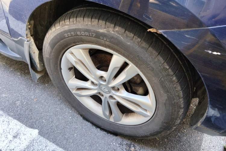 Used Hyundai ix35 2010 2.0L Automatic Two-Wheel Drive Elite Edition GLS Right Front Wheel Hub