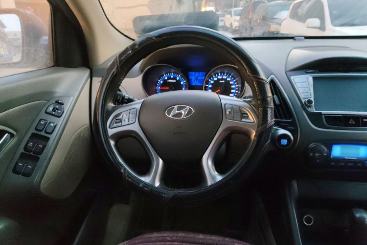 Used Hyundai ix35 2010 2.0L Automatic 4x4 Premium GLS Trim Steering Wheel