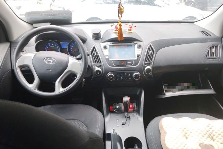 Used Hyundai ix35 2010 2.0L Automatic Two-Wheel Drive New Edition GL Center Console