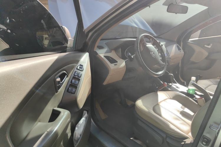 Used Hyundai ix35 2010 2.0L Automatic Two-Wheel Drive Elite Edition GLS Driver Seat