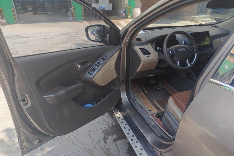 Used Hyundai ix35 2010 2.0L Automatic Two-Wheel Drive Elite Edition GLS Driver Seat