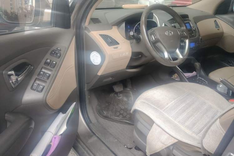Used Hyundai ix35 2010 2.0L Automatic 4x4 Premium GLS Trim Driver Seat