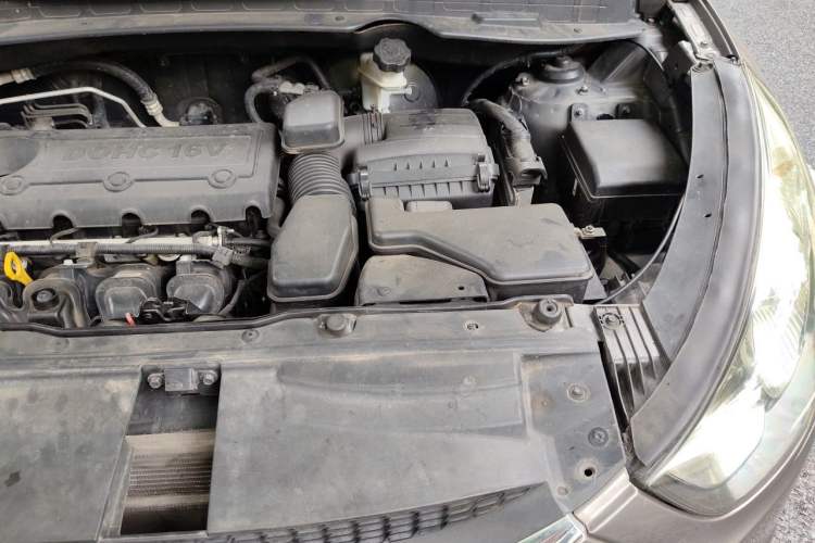 Used Hyundai ix35 2010 2.4L Automatic 4x4 GLS Navigation Edition Engine Bay Left