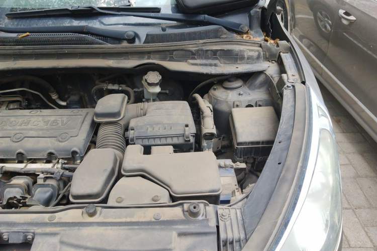Used Hyundai ix35 2010 2.0L Automatic Two-Wheel Drive New Edition GL Engine Bay Left