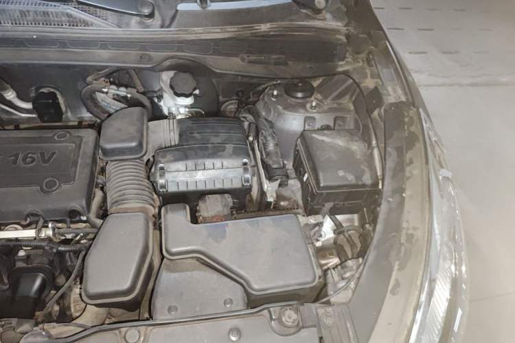 Used Hyundai ix35 2010 2.0L Automatic Two-Wheel Drive Elite Edition GLS Engine Bay Left