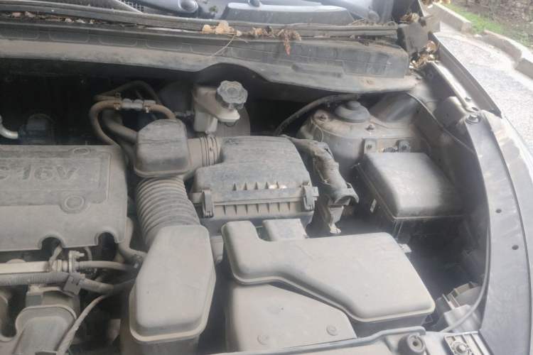 Used Hyundai ix35 2010 2.0L Automatic 4x4 Premium GLS Trim Engine Bay Left