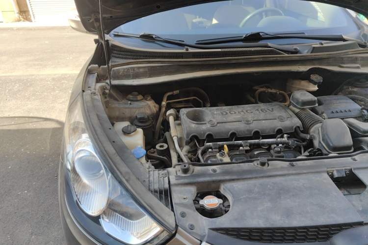 Used Hyundai ix35 2010 2.0L Automatic Two-Wheel Drive Elite Edition GLS Engine Bay Right