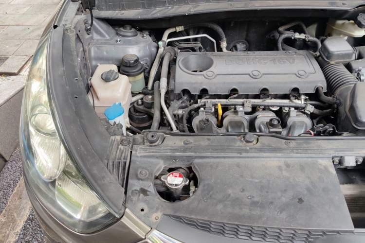 Used Hyundai ix35 2010 2.4L Automatic 4x4 GLS Navigation Edition Engine Bay Right