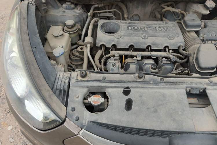 Used Hyundai ix35 2010 2.4L Automatic 4x4 GLS Navigation Edition Engine Bay Right