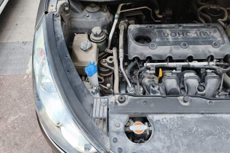 Used Hyundai ix35 2010 2.0L Automatic 4x4 Premium GLS Trim Engine Bay Right
