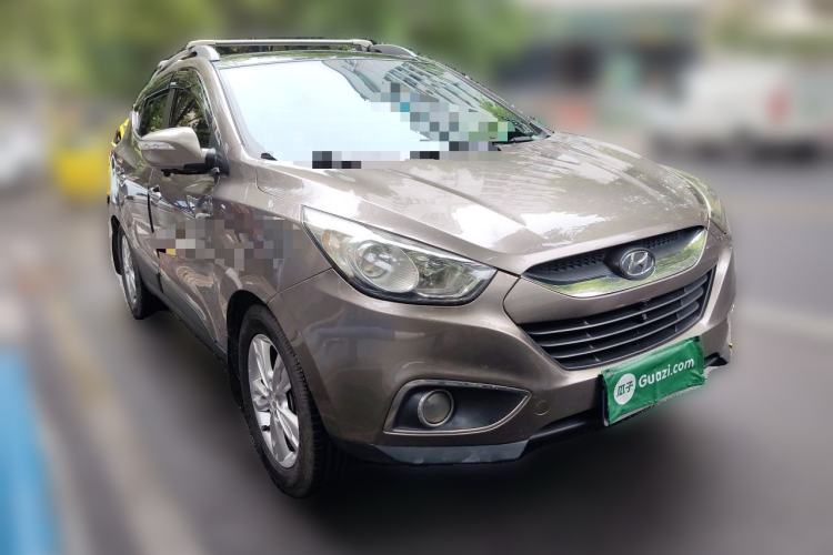 Used Hyundai ix35 2010 2.4L Automatic 4x4 GLS Navigation Edition Front Right 45 Deg