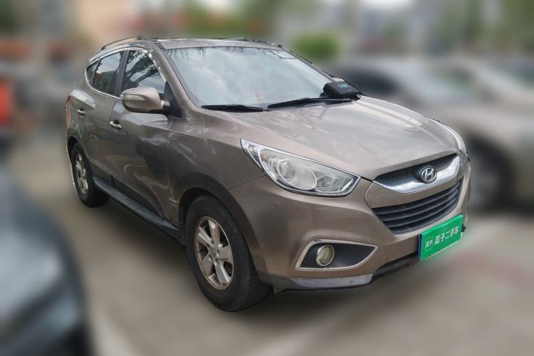 Used Hyundai ix35 2010 2.0L Automatic Two-Wheel Drive New Edition GL Front Right 45 Deg