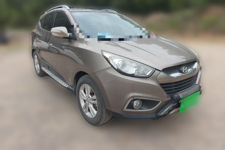 Used Hyundai ix35 2010 2.4L Automatic 4x4 GLS Navigation Edition Front Right 45 Deg