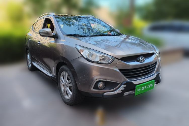 Used Hyundai ix35 2010 2.0L Automatic 4x4 Premium GLS Trim Front Right 45 Deg