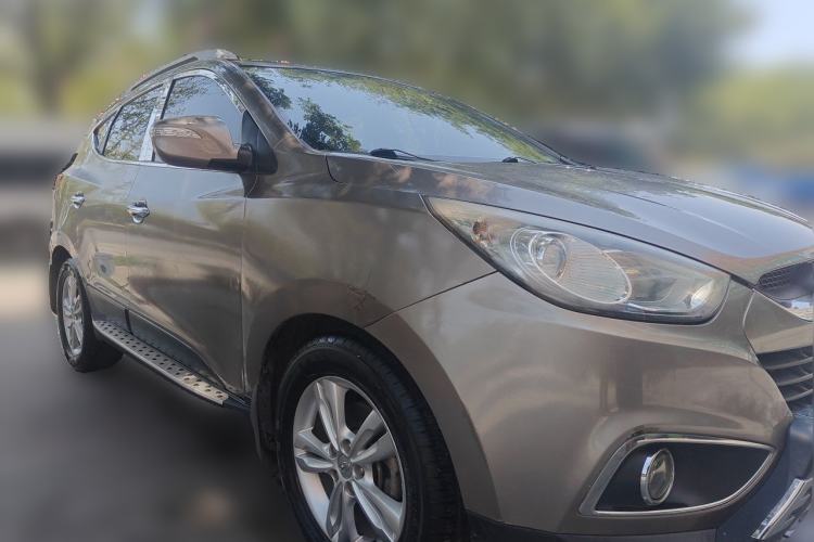 Used Hyundai ix35 2010 2.0L Automatic Two-Wheel Drive Elite Edition GLS Front Right 45 Deg