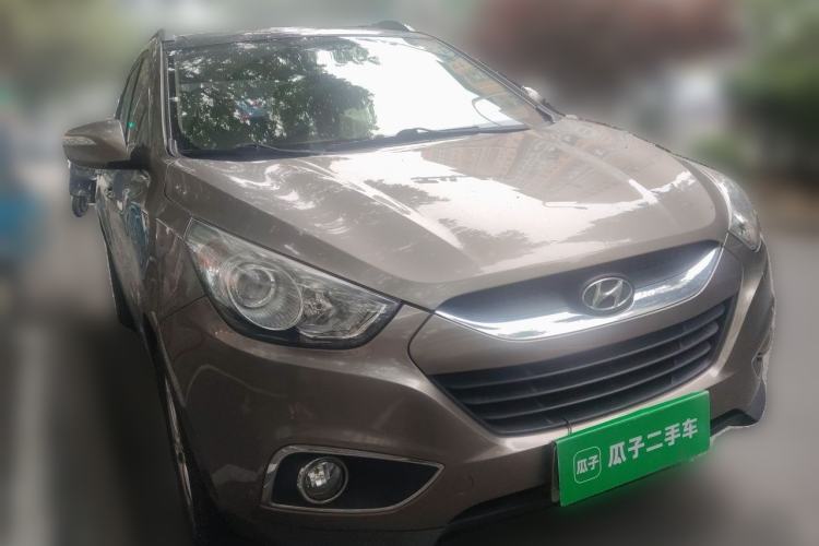 Used Hyundai ix35 2010 2.0L Automatic 4x4 Premium GLS Trim Front Right 45 Deg