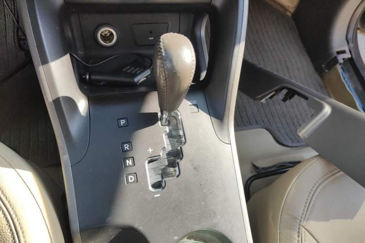 Used Hyundai ix35 2010 2.0L Automatic Two-Wheel Drive Elite Edition GLS Gear Lever