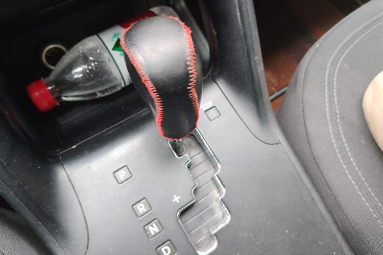 Used Hyundai ix35 2010 2.0L Automatic Two-Wheel Drive New Edition GL Gear Lever