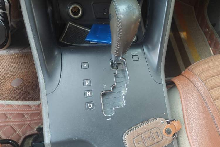 Used Hyundai ix35 2010 2.0L Automatic Two-Wheel Drive Elite Edition GLS Gear Lever