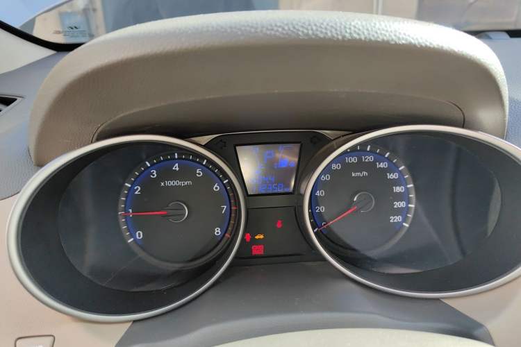 Used Hyundai ix35 2010 2.0L Automatic Two-Wheel Drive Elite Edition GLS Instrument Cluster