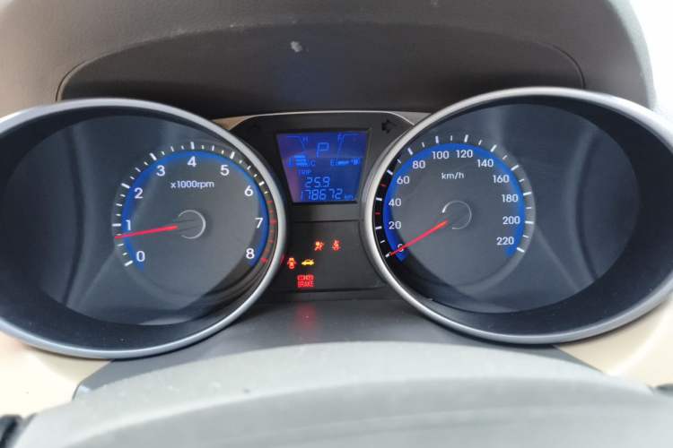 Used Hyundai ix35 2010 2.0L Automatic 4x4 Premium GLS Trim Instrument Cluster