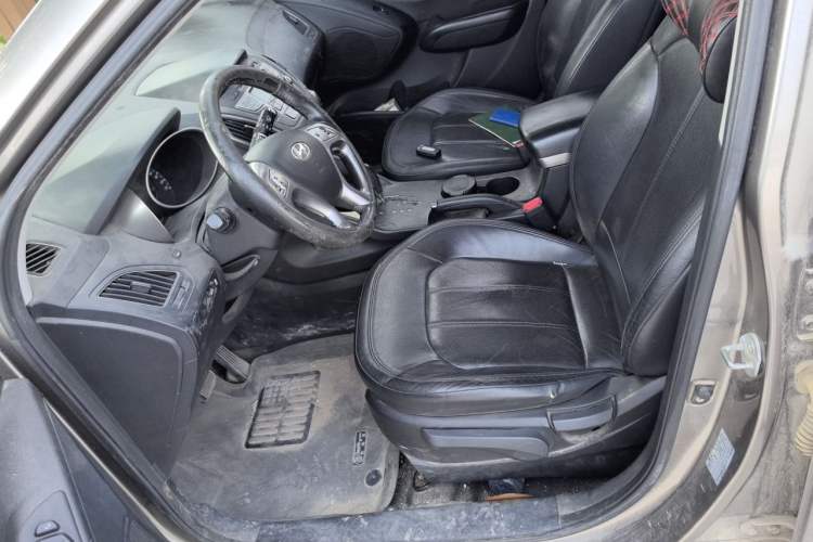 Used Hyundai ix35 2010 2.0L Automatic Two-Wheel Drive Elite Edition GLS Left Front Seat