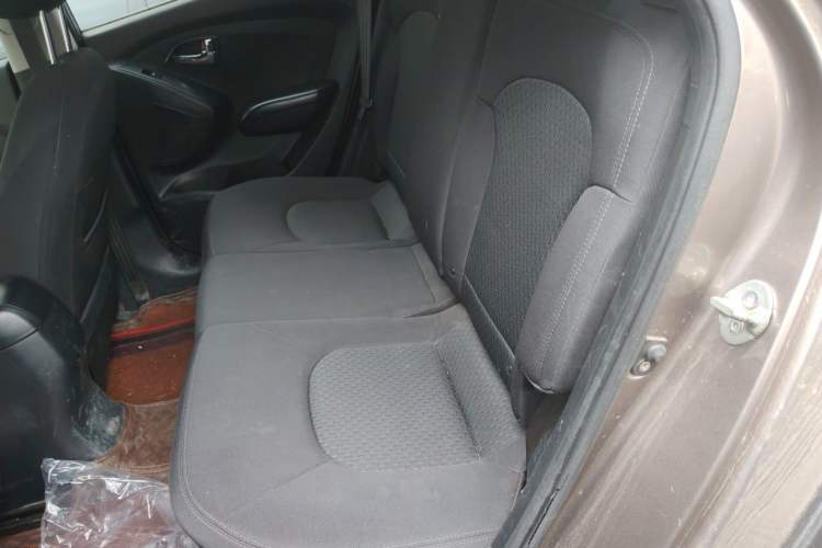 Used Hyundai ix35 2010 2.0L Automatic Two-Wheel Drive New Edition GL Left Rear Seat