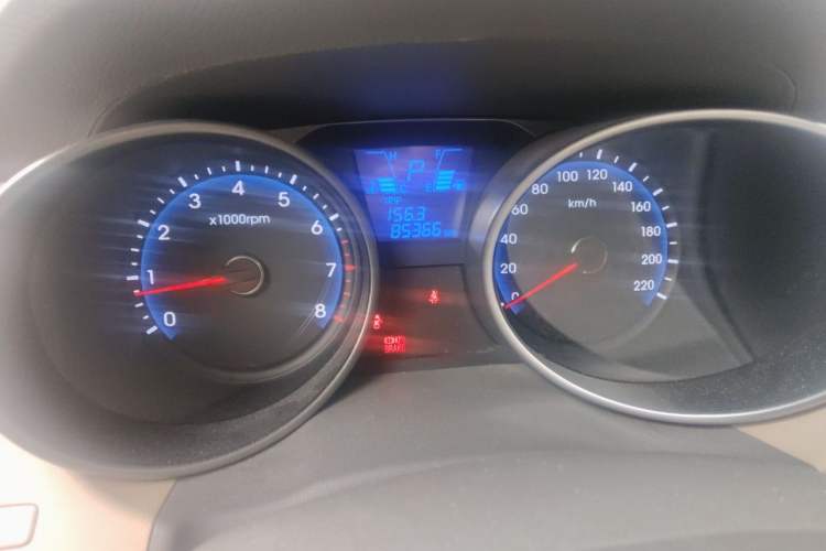Used Hyundai ix35 2010 2.0L Automatic 4x4 Premium GLS Trim Odometer Close Up