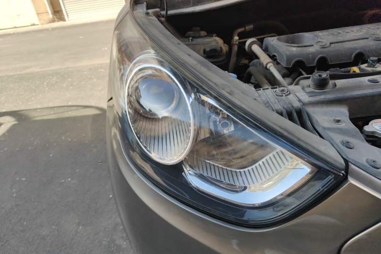 Used Hyundai ix35 2010 2.0L Automatic Two-Wheel Drive Elite Edition GLS Right Front Headlight