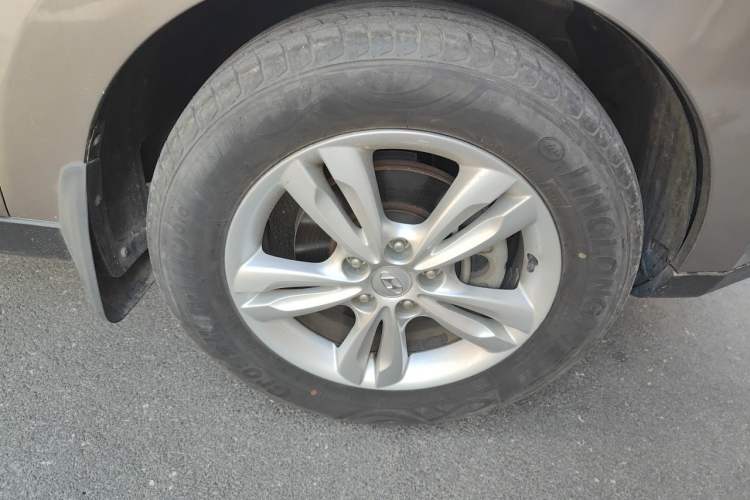 Used Hyundai ix35 2010 2.0L Automatic Two-Wheel Drive Elite Edition GLS Right Front Wheel Hub