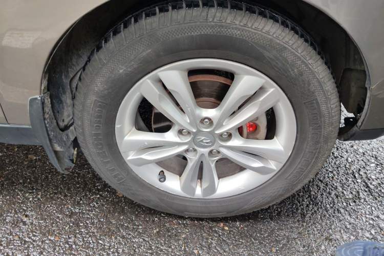 Used Hyundai ix35 2010 2.4L Automatic 4x4 GLS Navigation Edition Right Front Wheel Hub