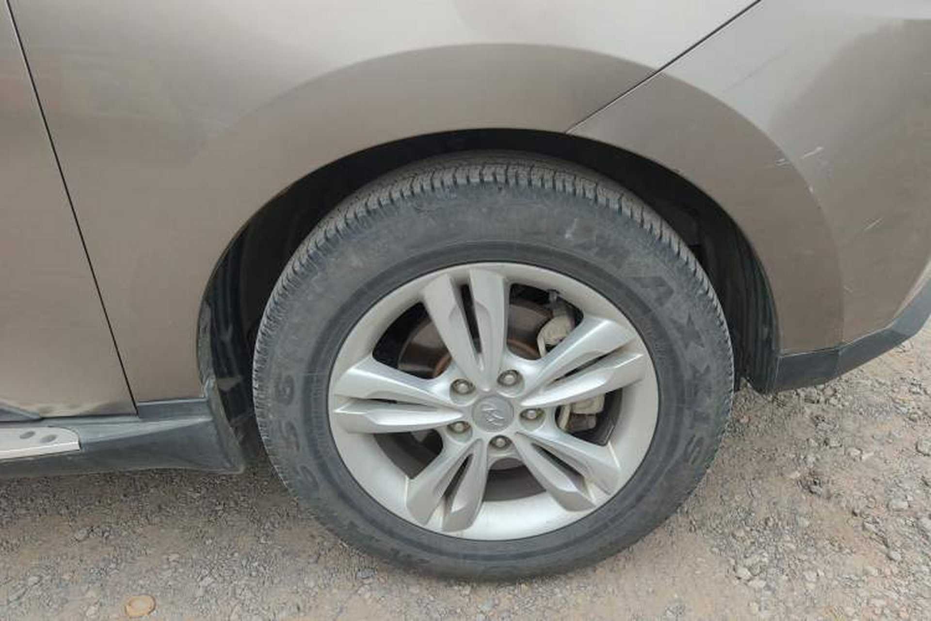 Used Hyundai ix35 2010 2.4L Automatic 4x4 GLS Navigation Edition Right Front Wheel Hub