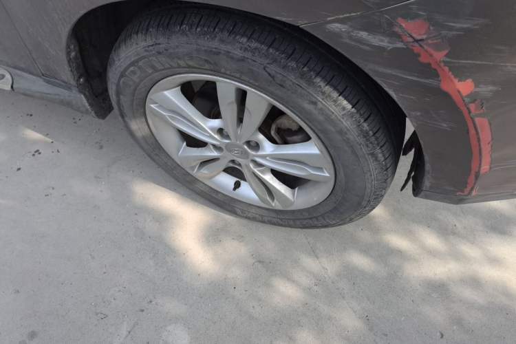 Used Hyundai ix35 2010 2.0L Automatic Two-Wheel Drive Elite Edition GLS Right Front Wheel Hub
