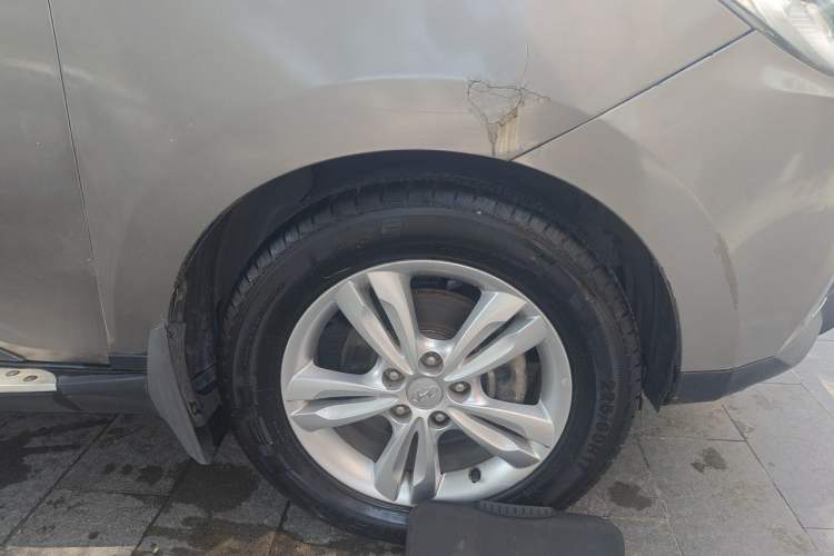 Used Hyundai ix35 2010 2.0L Automatic Two-Wheel Drive Elite Edition GLS Right Front Wheel Hub
