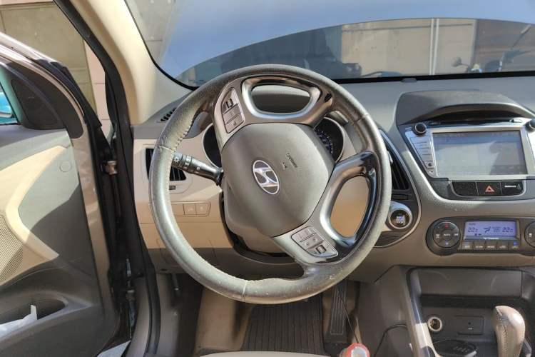 Used Hyundai ix35 2010 2.0L Automatic Two-Wheel Drive Elite Edition GLS Steering Wheel