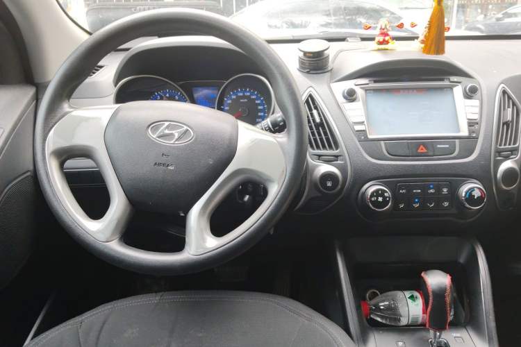 Used Hyundai ix35 2010 2.0L Automatic Two-Wheel Drive New Edition GL Steering Wheel
