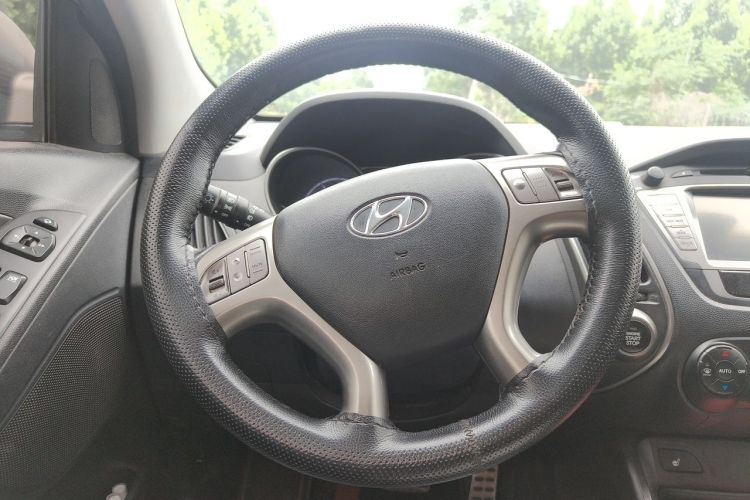 Used Hyundai ix35 2010 2.4L Automatic 4x4 GLS Navigation Edition Steering Wheel