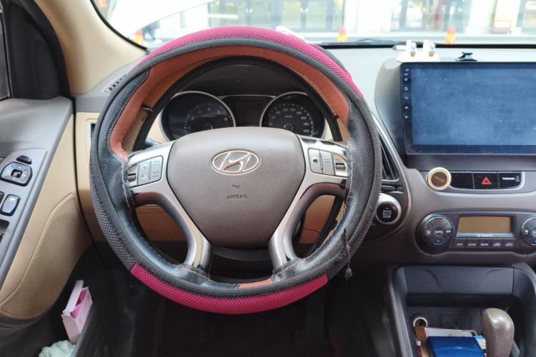Used Hyundai ix35 2010 2.0L Automatic 4x4 Premium GLS Trim Steering Wheel
