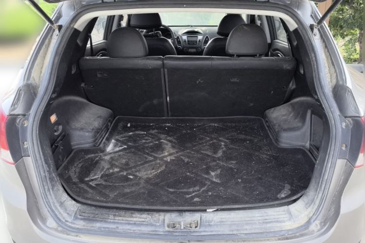 Used Hyundai ix35 2010 2.0L Automatic Two-Wheel Drive Elite Edition GLS Trunk