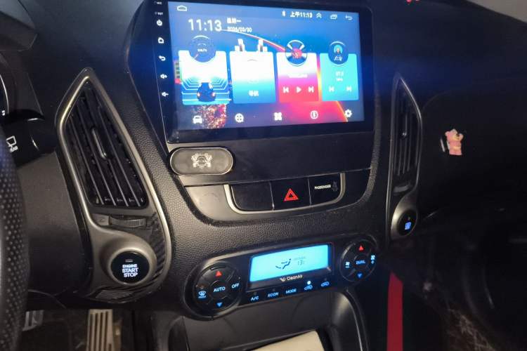 Used Hyundai ix35 2010 2.0L Automatic 4x4 Premium GLS Trim Audio And AC Panel